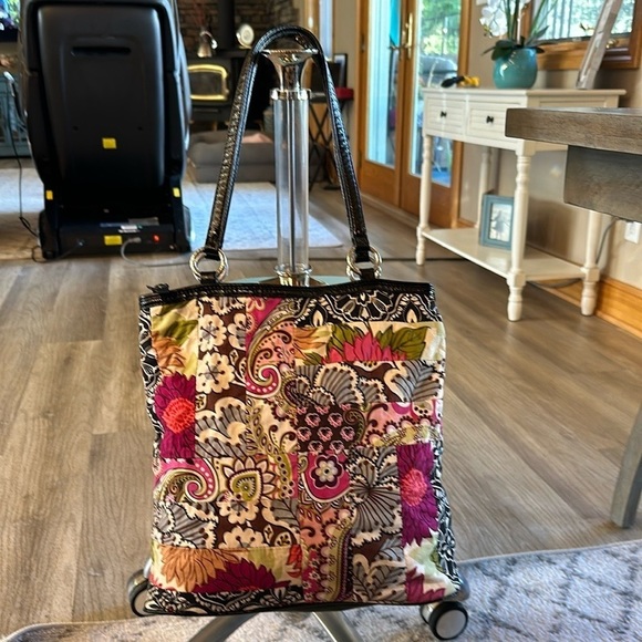 Vera Bradley Medley Tote Patchwork Limit Edition 2010 Shoulder Bag& pouch 2 pcs - Picture 5 of 17